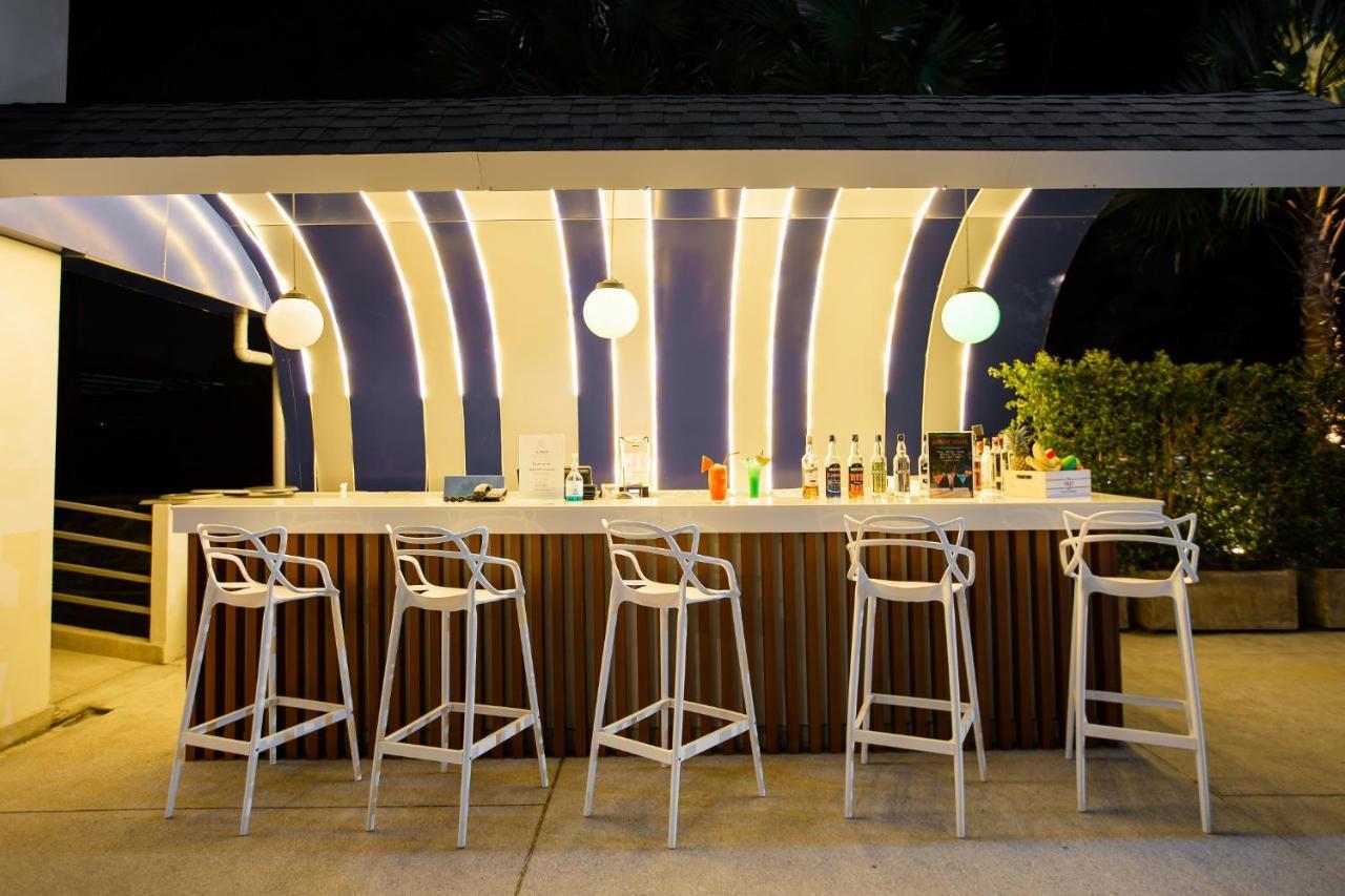 Seabed Grand Hotel Phuket - Sha Extra Plus Exterior photo The bar at the pool